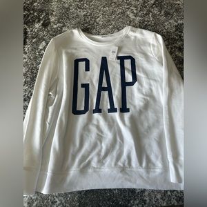 New women’s white Gap crewneck sweatshirt